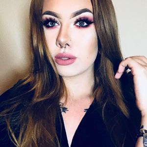 Meet your Posher, Caitlin